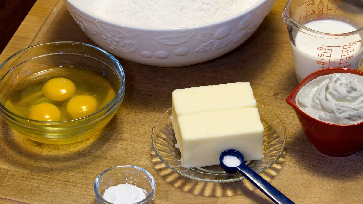 8 Types of Cream Used in Cakes & Their Roles