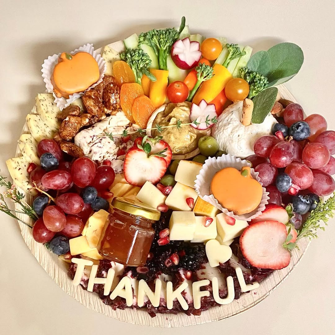 Another early Thanksgiving board This is a delicious vegetarian charcuterie board Thank you Kristi I hope you all enjoy .baltimorecharcuterie annapolis annapolischarcuterie maryland baltimorefoodie ann