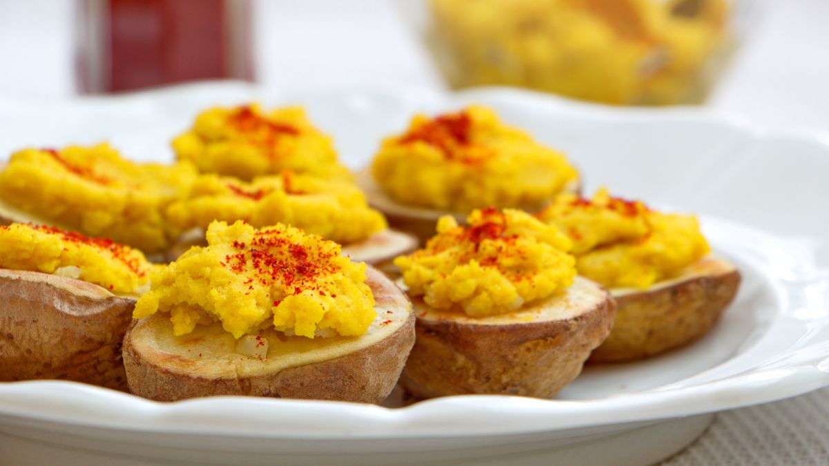 Baked Potatoes With Curry Hummus