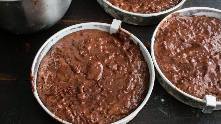 Baking Cakes in Aluminum Pans
