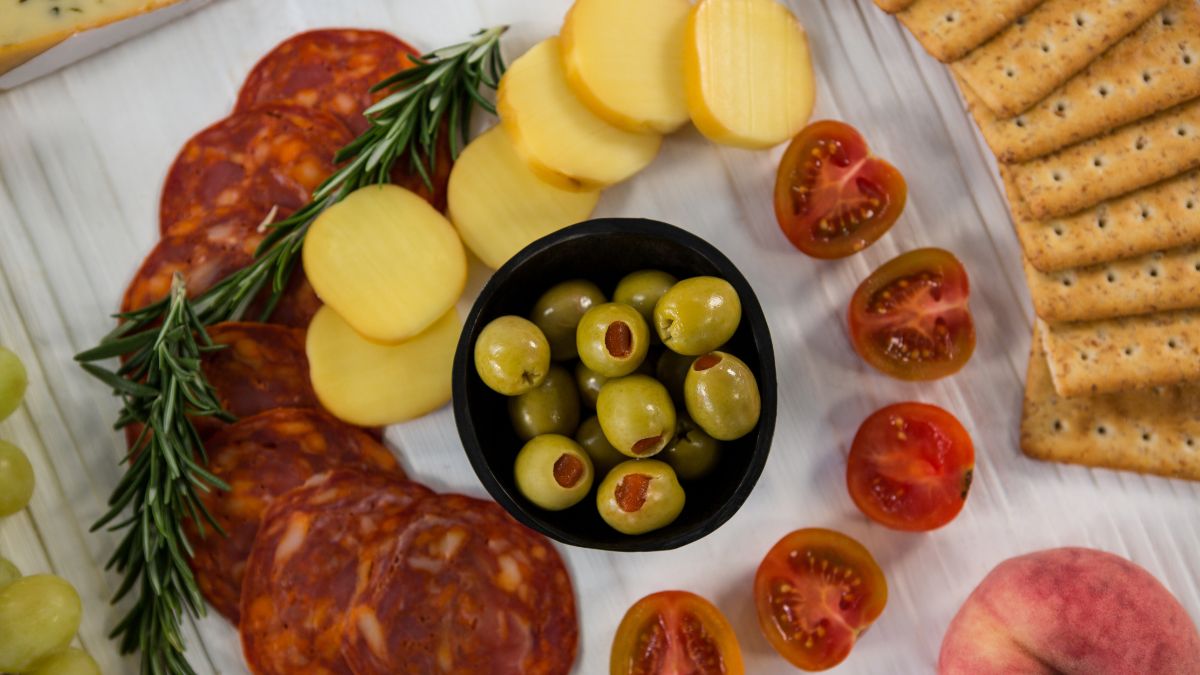 Best Cheeses for Salami and Crackers