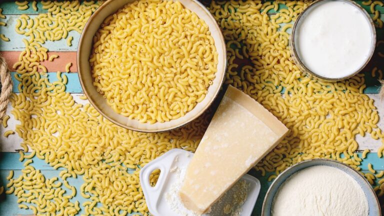 Best Substitutes for Sour Cream in Mac and Cheese