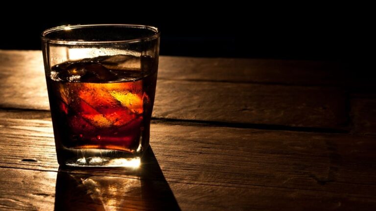 What’s the Best Way to Drink Buffalo Trace Bourbon? Neat, Rocks, or Cocktails?