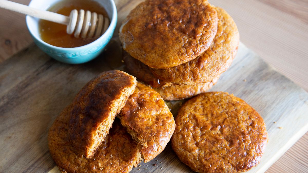 Cookies With Honey and Chocolate