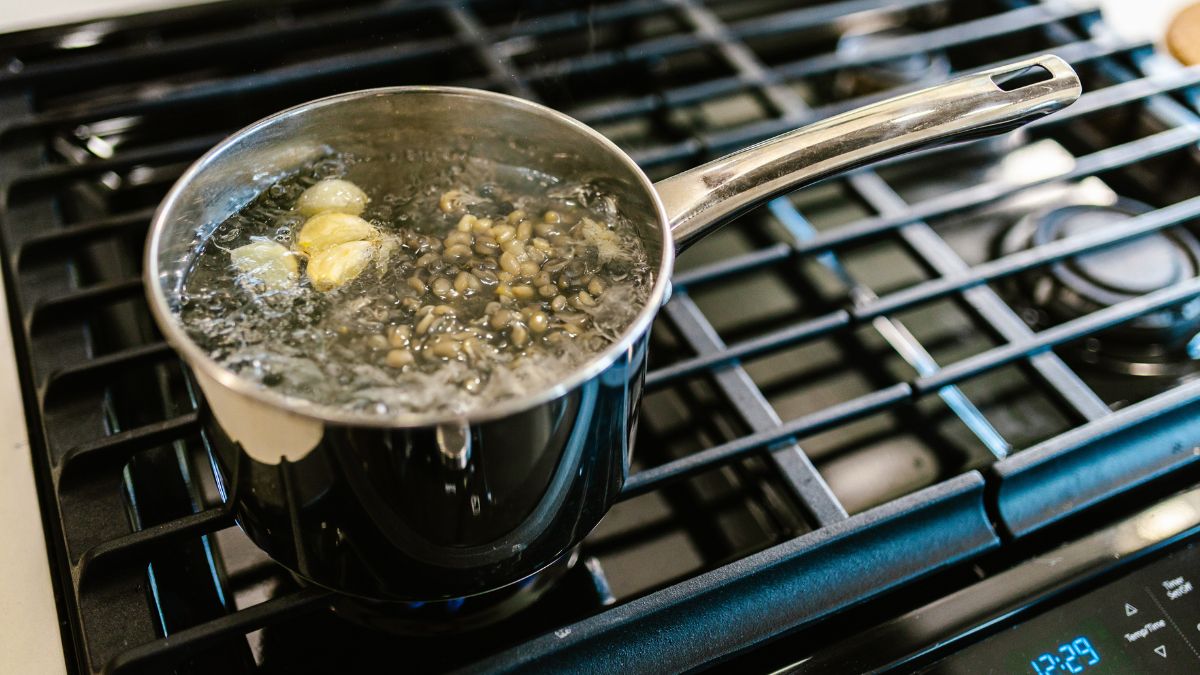 Crowder Peas in Boiling Water