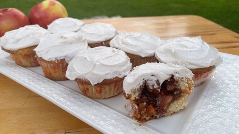 Delicious Apple Pie Cupcakes [Easy Fall Recipe]