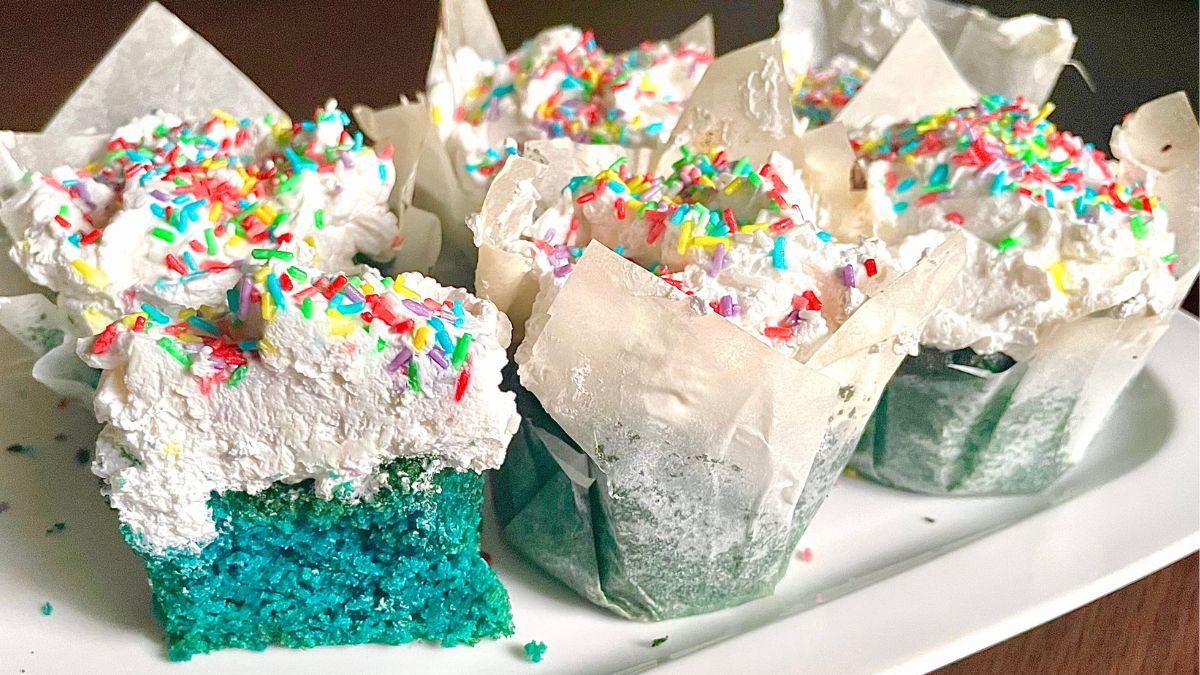 How to Make Blue Velvet Cupcakes 1