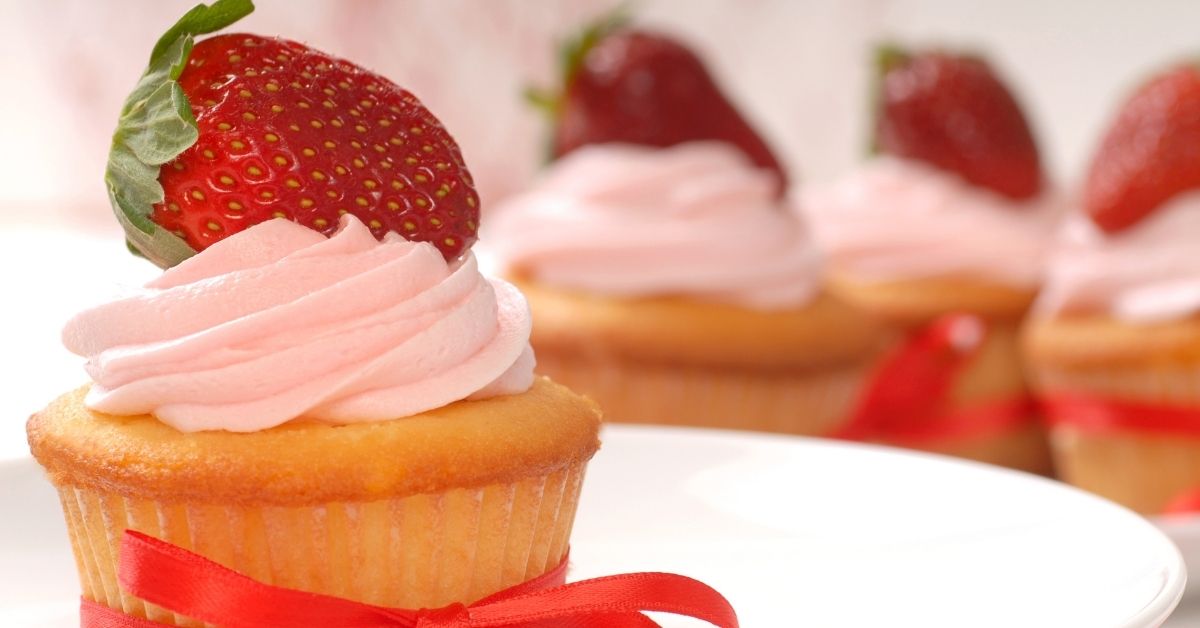 How to Make Store-Bought Strawberry Frosting Better?