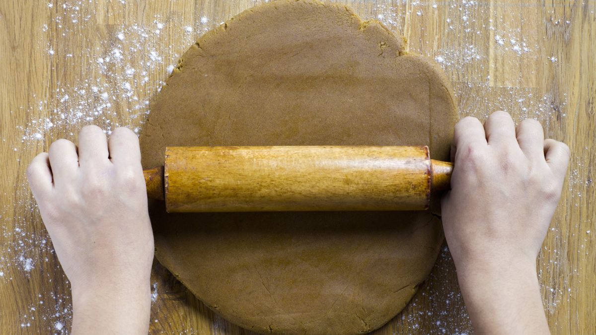 How to Soften Gingerbread Dough