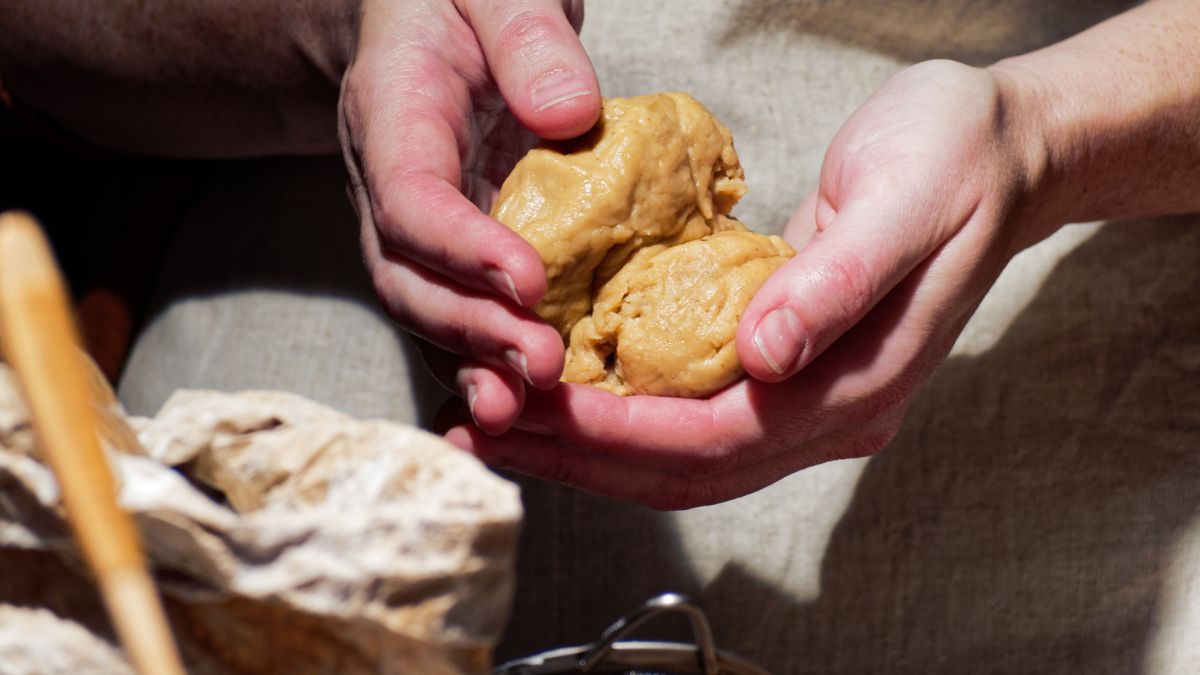 How to Soften Gingerbread Dough