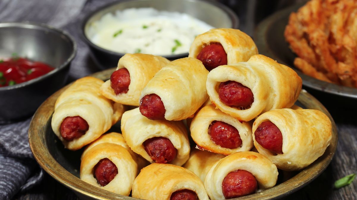 Pigs in a Blanket with yogurt dip