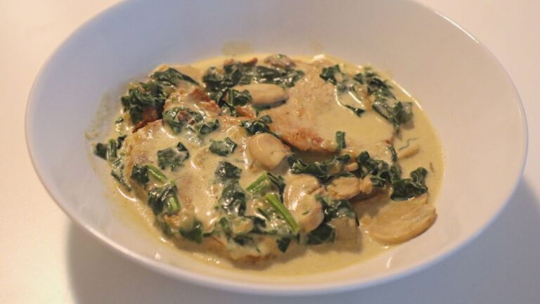 Keto Pork Chops with Mushrooms and Spinach [Recipe]