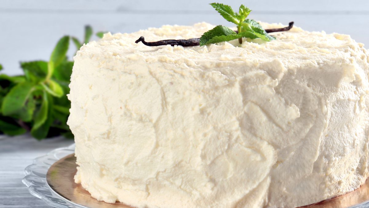 Lady Baltimore Cake with vanilla