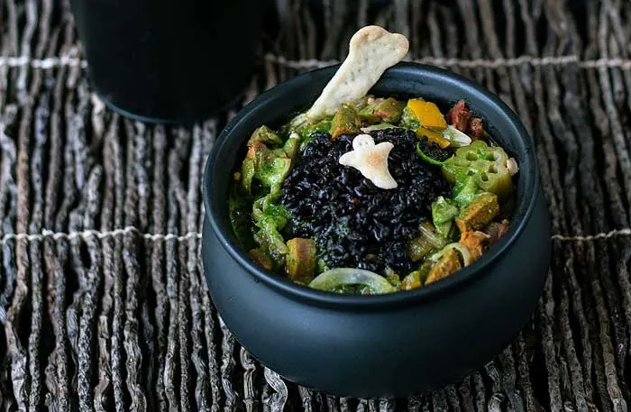 MTkwNTc1OTI4ODkwMzA0Mzgw