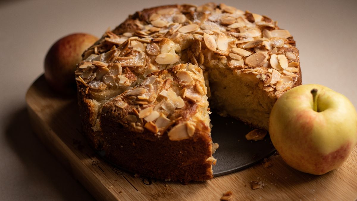 McIntosh Apple Cake