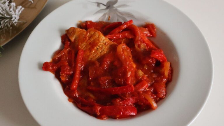 Mexican pork chops in red sauce