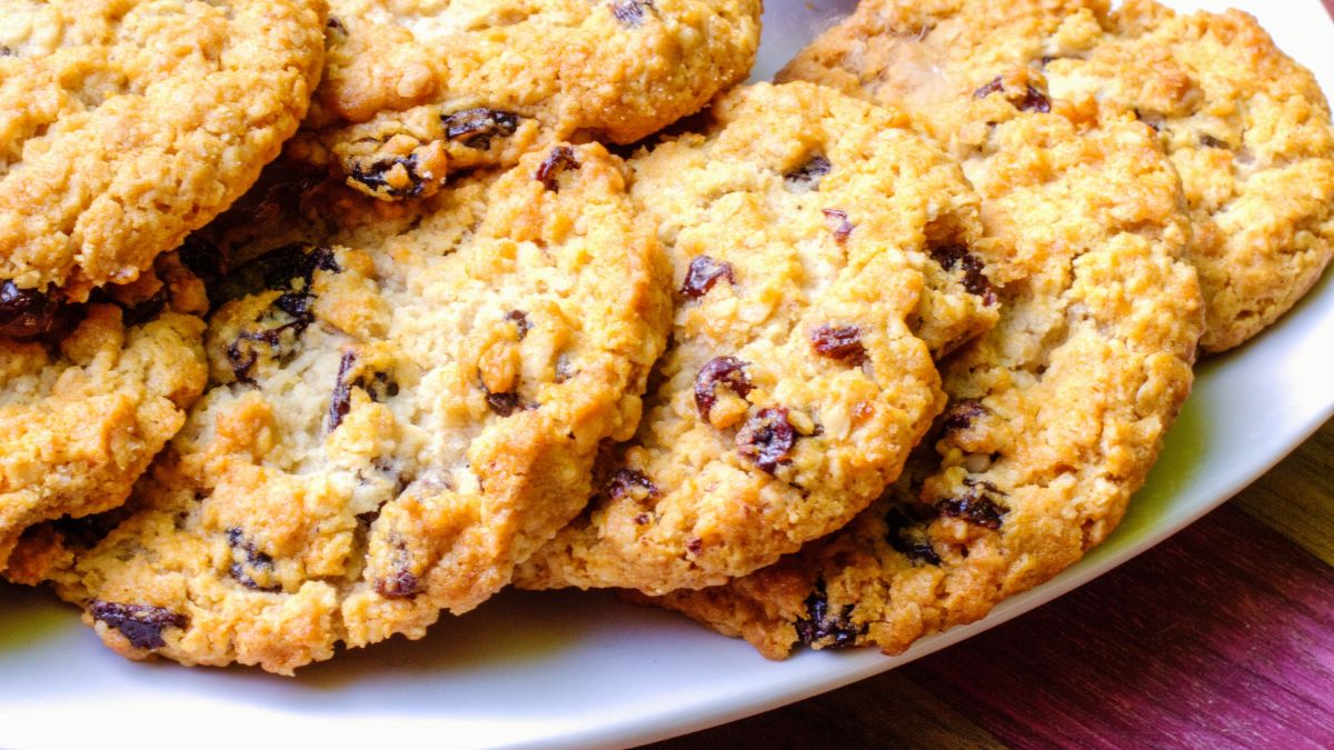 Raisin and Oatmeal Cookies