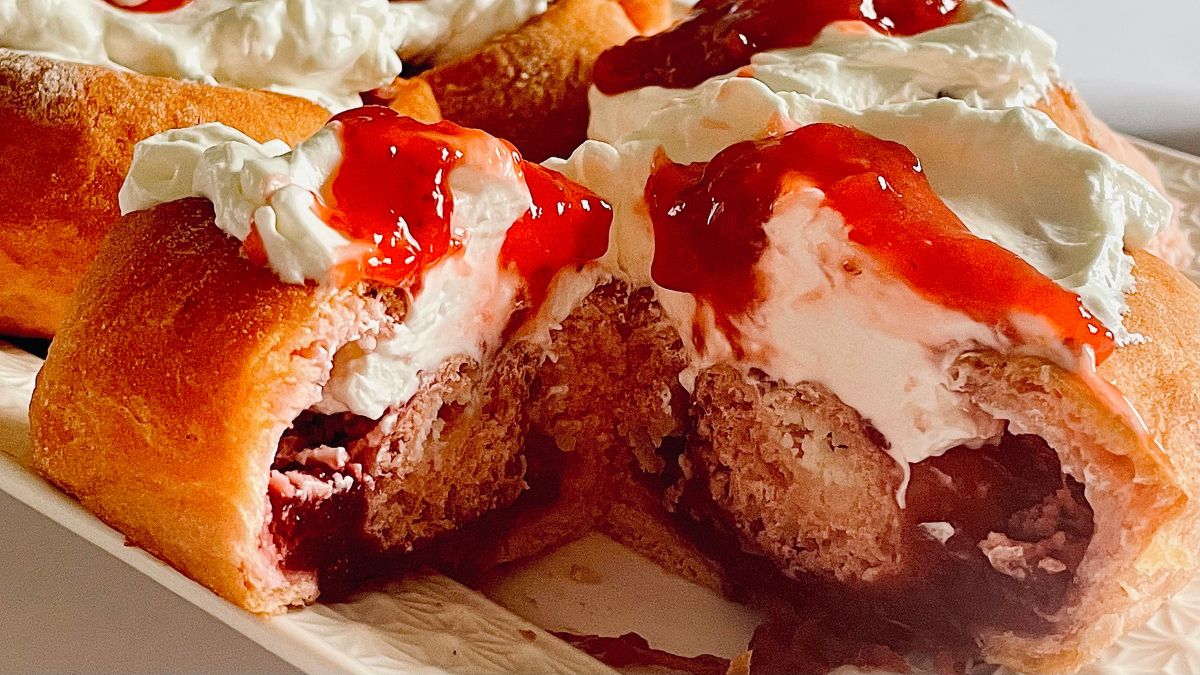 Strawberry Cheesecake Cinnamon Rolls done