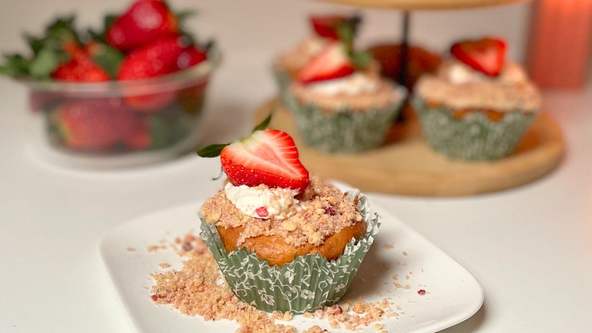 Strawberry Crunch Cupcakes Recipe