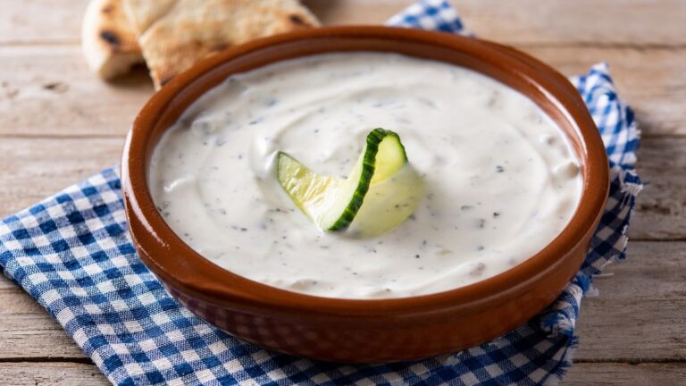 Substitutes for Yogurt in Tzatziki Sauce