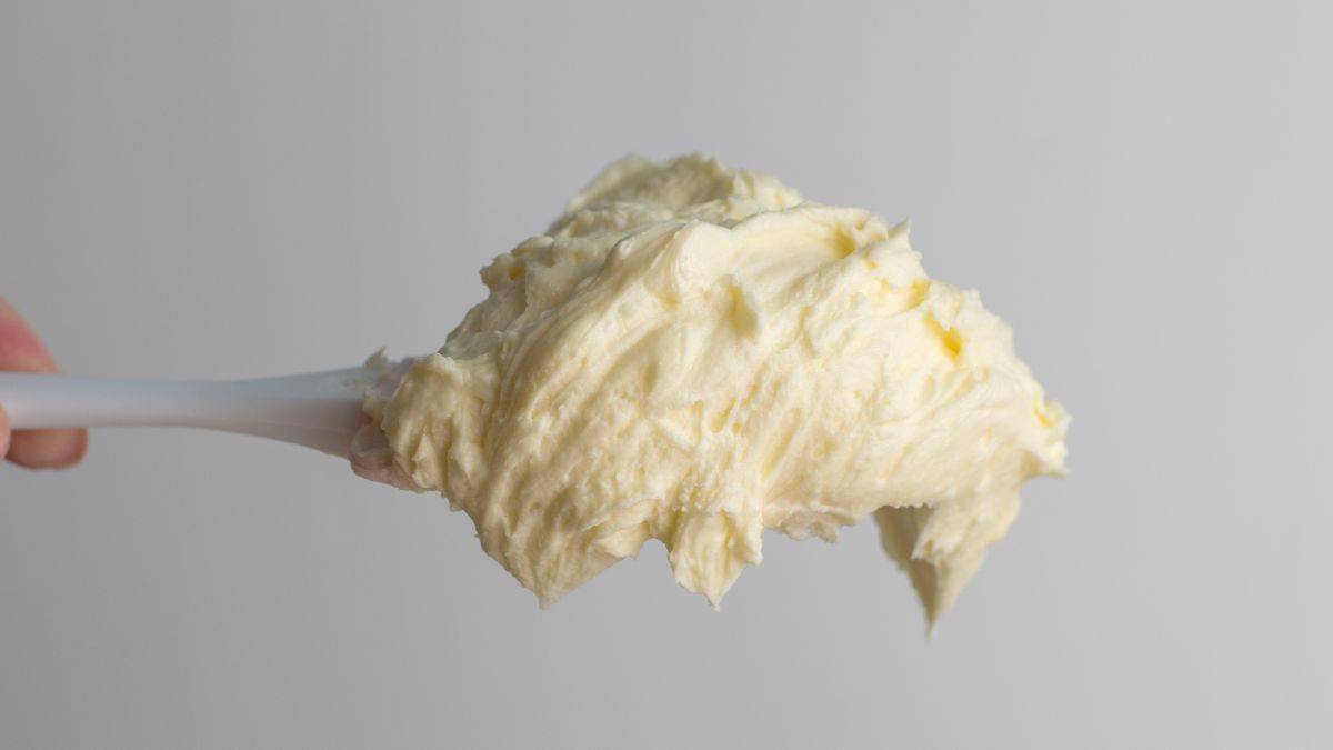 Vanilla Buttercream Frosting that Goes with Red Velvet Cake