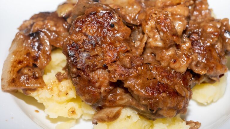 What Sides Go With Smothered Chicken