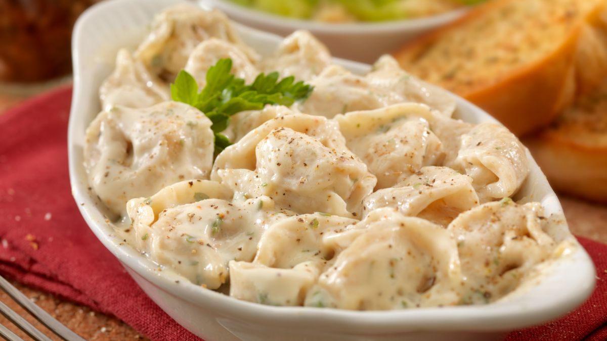 White Pizza Sauce vs. Alfredo