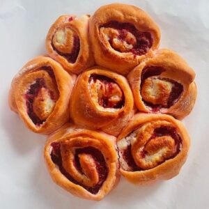 cheesecake strawberry cinnamon rolls