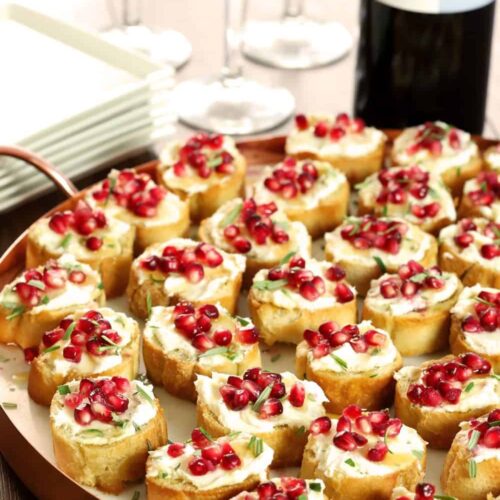 crostini goat cheese pomegranates1 1000x1500 1