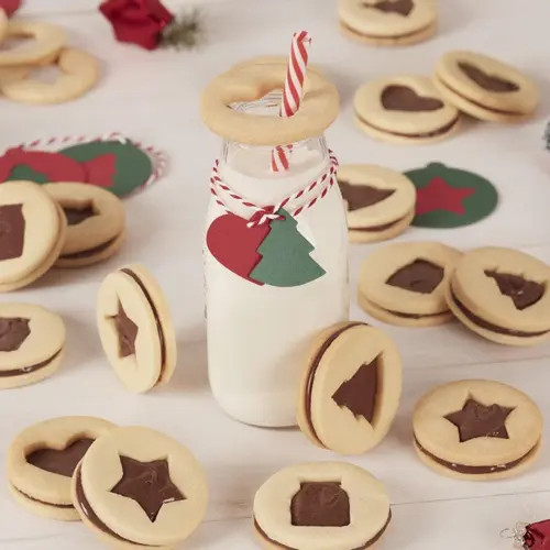 cut out sandwich cookies with nutella