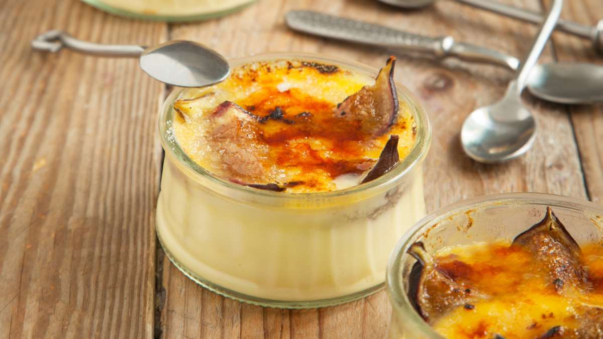 dry figs as decoration on Crème Brulée
