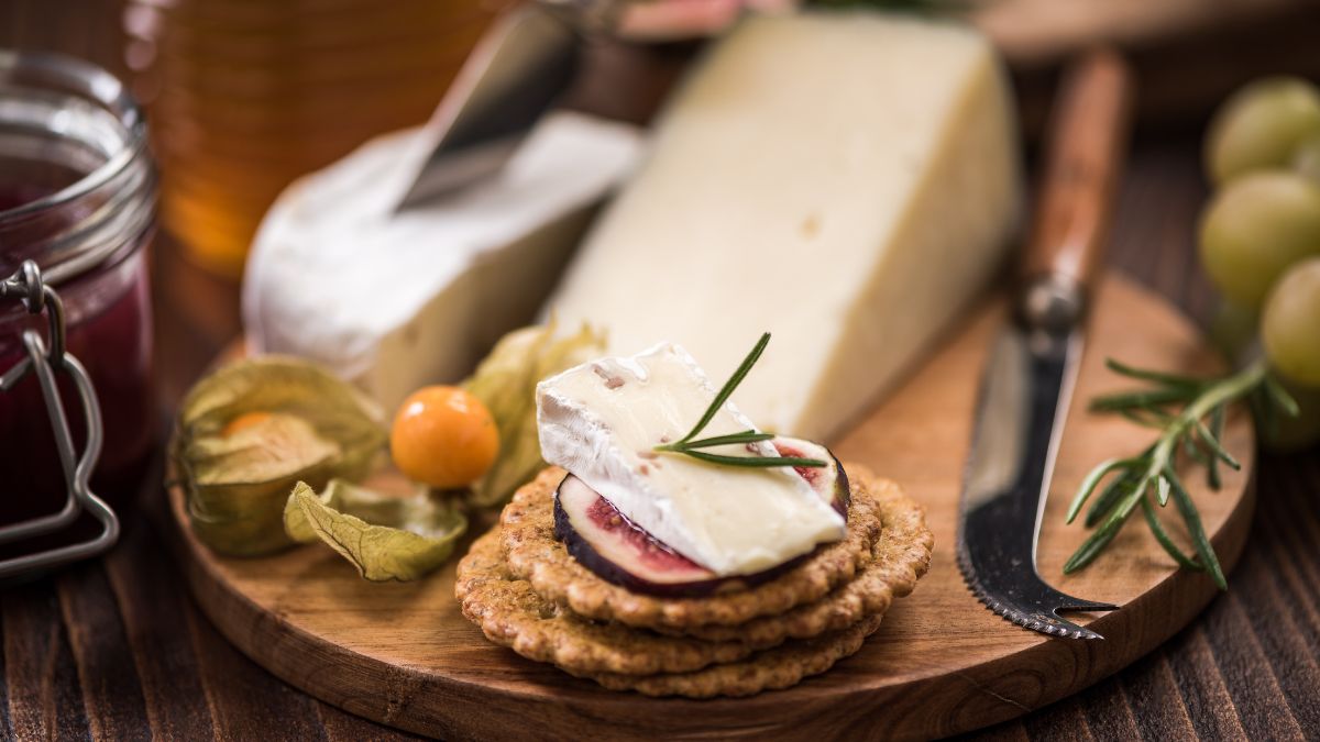 herb crackers go nicely with figs