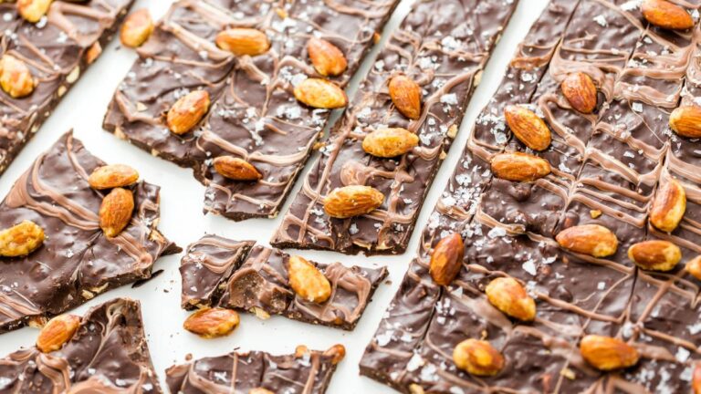 Here’s How To Color Almond Bark