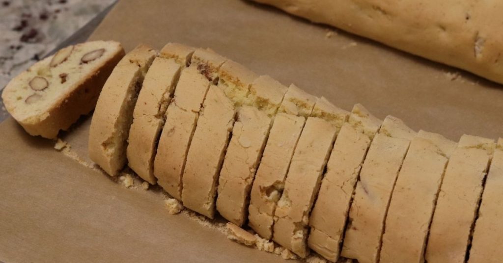 how to cut biscotti