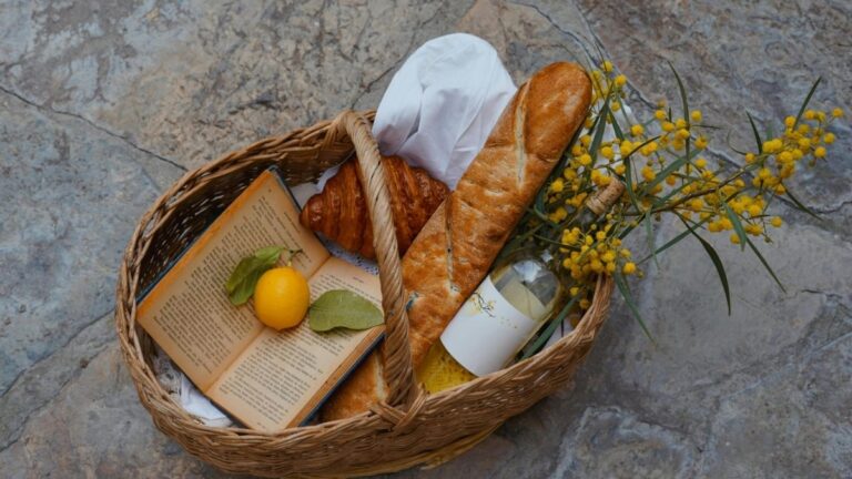 The Food Lover’s Guide to Memorable Occasions: Dining, Drinks, and Thoughtful Gifting