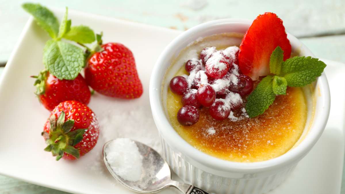 powdered sugar as decoration on Crème Brulée