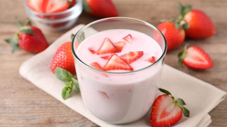 Super Easy & Yummy Strawberry Horchata Recipe