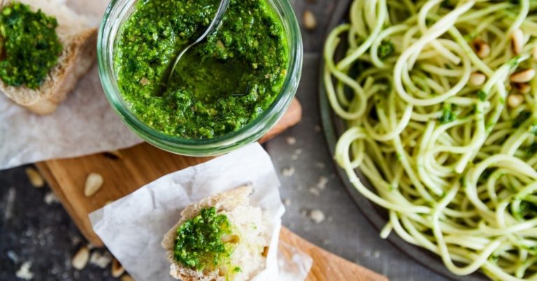 what does pesto taste like