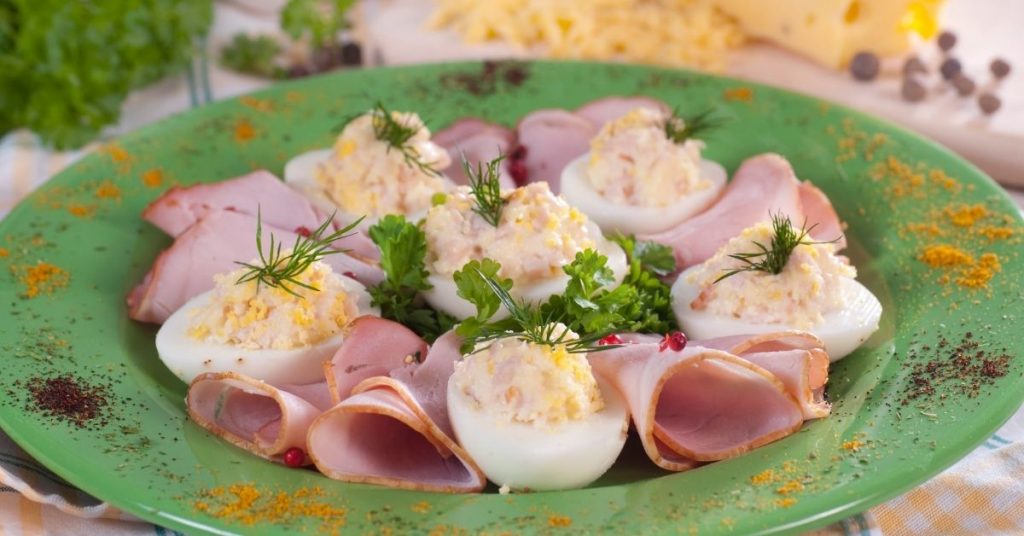 what to eat with boiled eggs